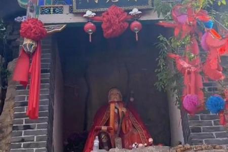 月老牵线成姻缘的故事 月老牵线成姻缘的故事简介？